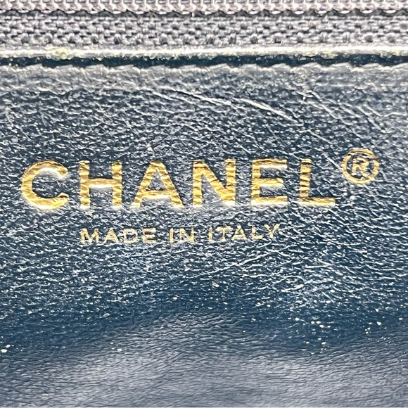 CHANEL Chocolate Bar Black Patent Leather Tote Bag - Picture 16 of 17